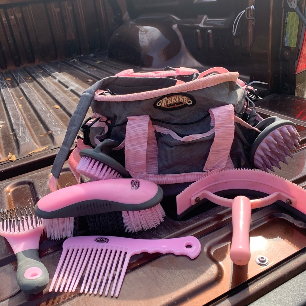 Weaver Leather Grooming Kit
A 7-piece assortment of grooming essentials